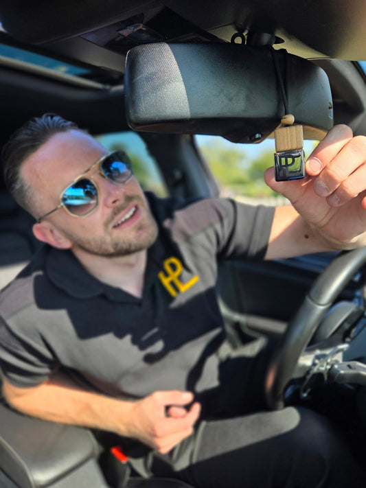 Frisse auto gegarandeerd: zo haal je het meeste uit je autoparfum