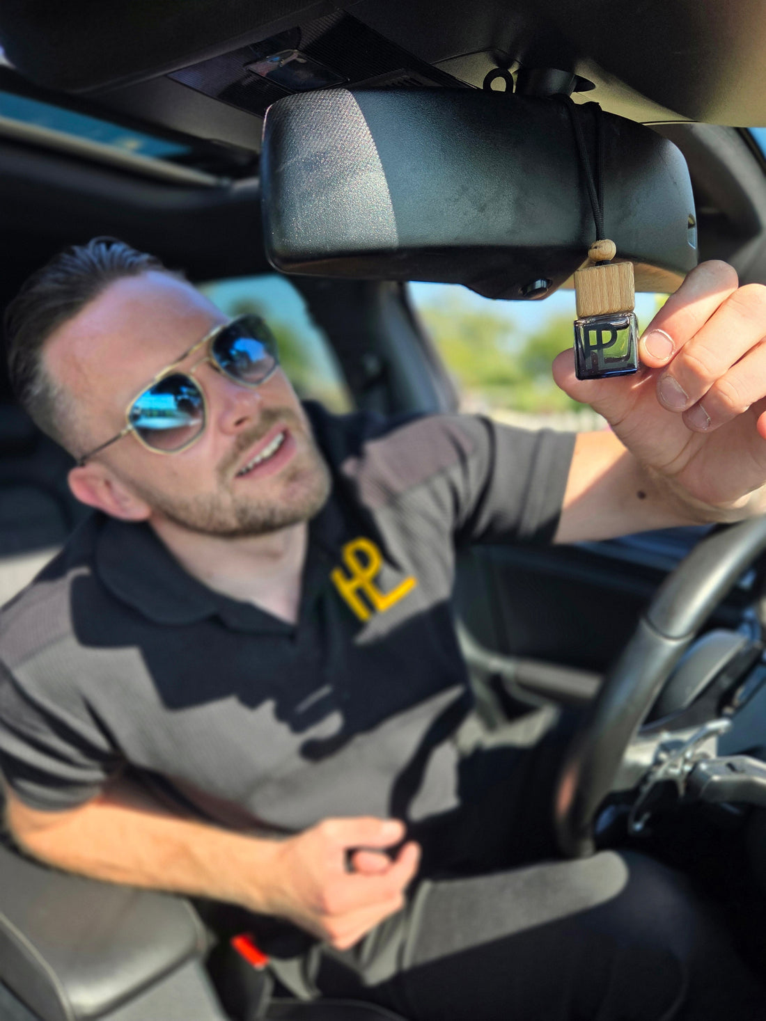 Frisse auto gegarandeerd: zo haal je het meeste uit je autoparfum