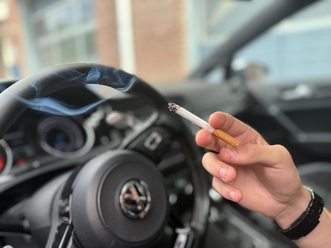 Zo verwijder je die hardnekkige rooklucht uit je auto!